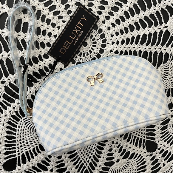 NEW BOW RIBBON GOLDTONE EMBLEM ON GINGHAM COSMETICS MAKEUP BAG ZIPPER - Picture 1 of 4